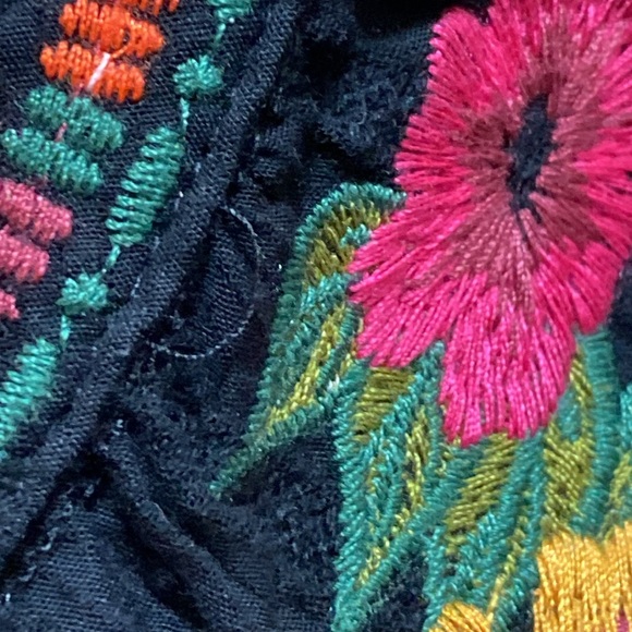 Boho Floral Embroidery Blouse XS - Picture 13 of 13